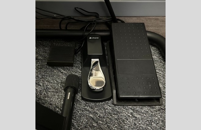 Yamaha PSR-9000 Pro Keyboard with L7 Stand, Stool & FC7 Volume Pedal, Used (SN:004699) - Image 7